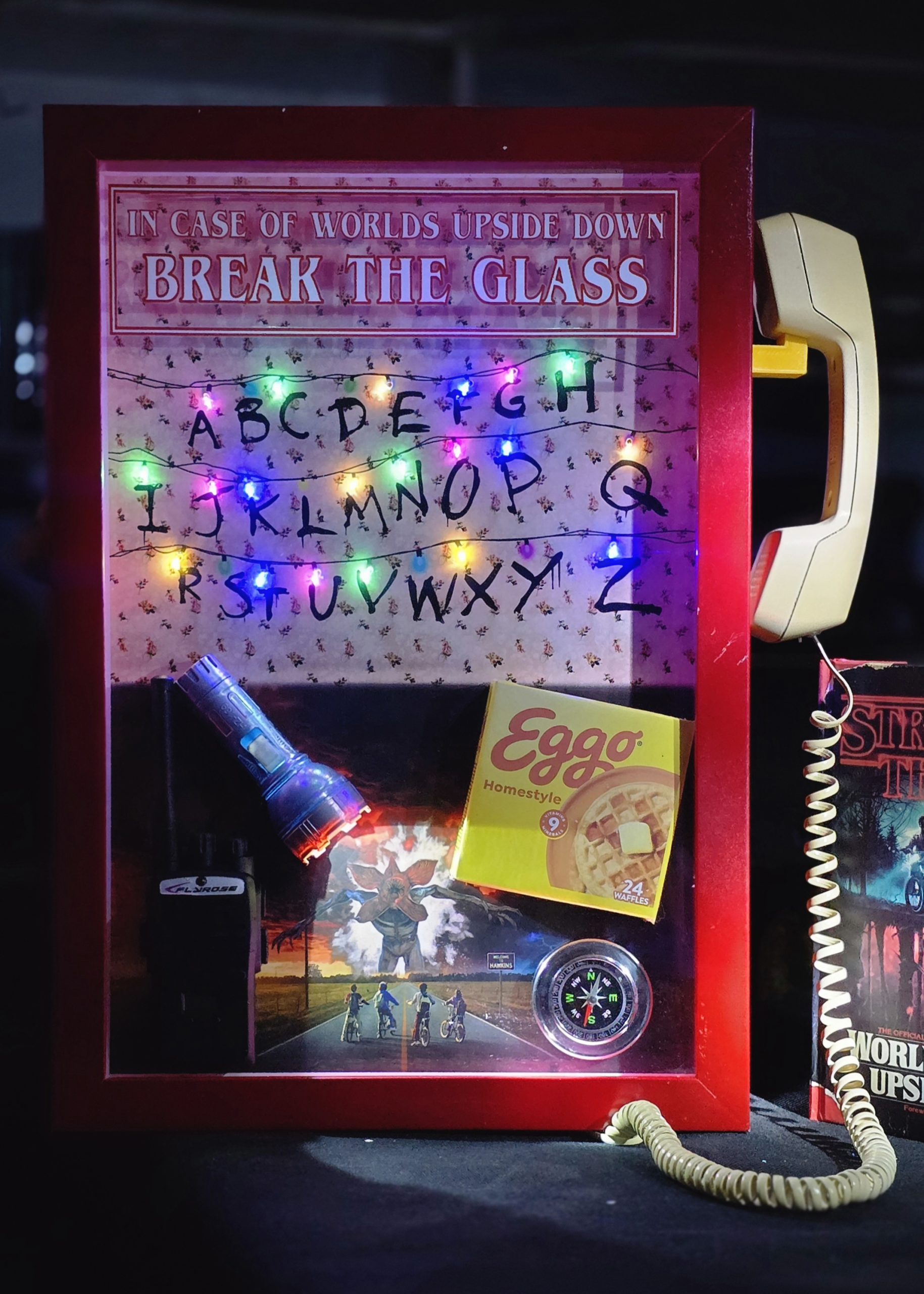تابلوی استرنجر تینگز Stranger things Emergency box