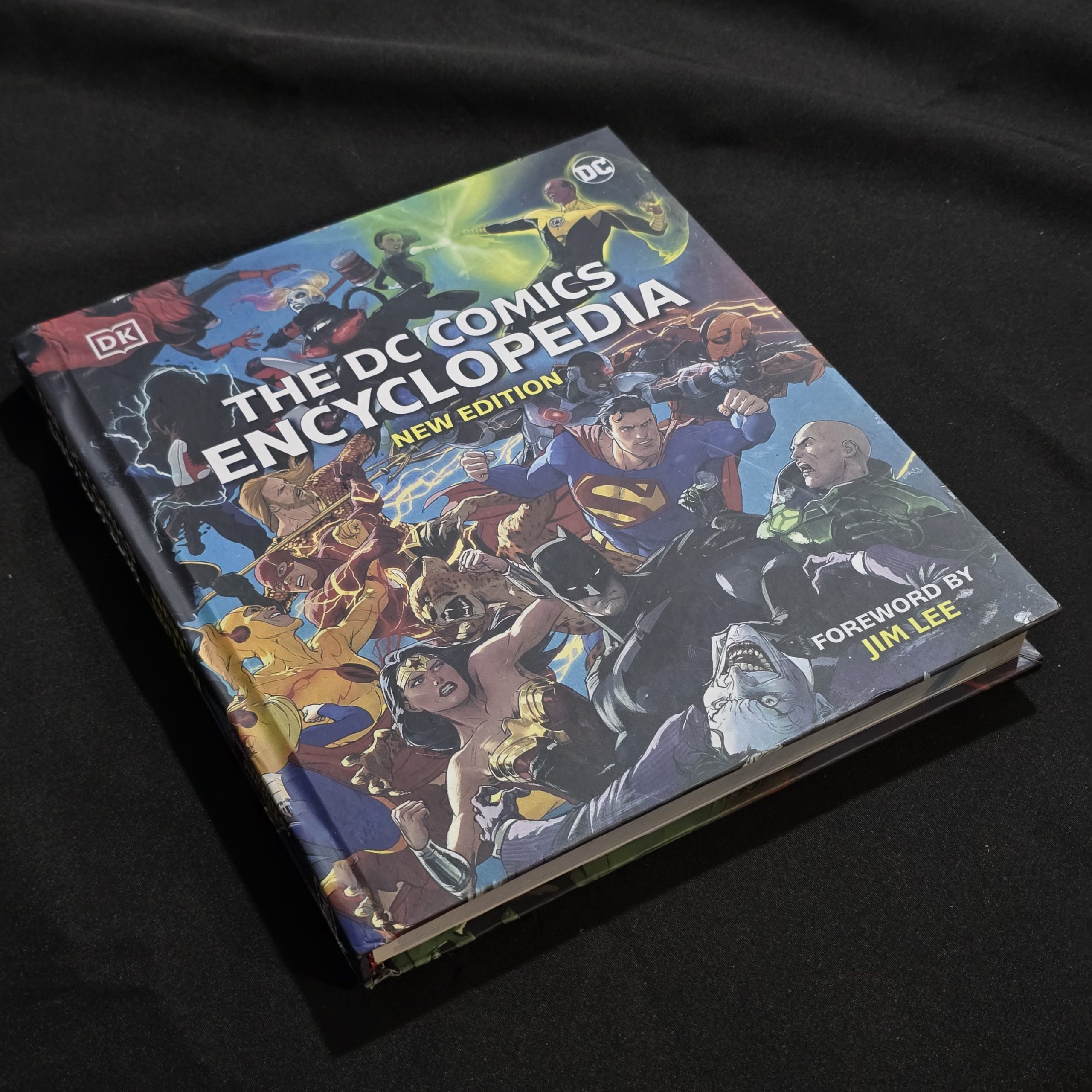 همین حالا The DC Comics Encyclopedia (New Edition) را از سایت بوک موک سفارش دهید و کاملترین مرجع دنیای قهرمانان و ضدقهرمانان DC را با چاپ و صحافی باکیفیت به مجموعه کتابهای خود اضافه کنید.